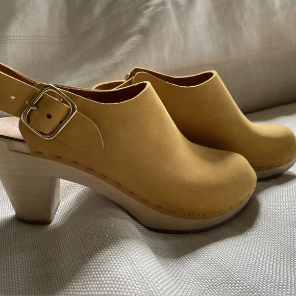 Bryr | BRYR Clogs Suzie Mid Heel in Mustard Leather Size 35

Heel height 3.5” - Picture 1 of 6